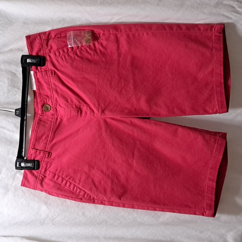 NWT LIZ CLAIBORNE Womens Bermuda shorts Sz 8 Fuchsia colored